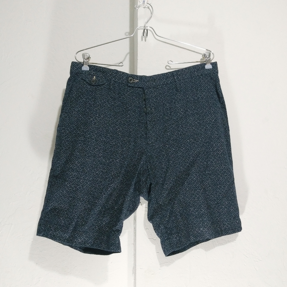 Jigsaw print short 
Size 34